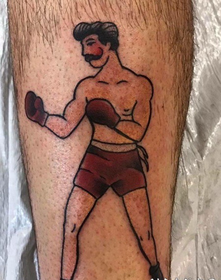 小腿上彩色纹身传统拳击男人纹身图片