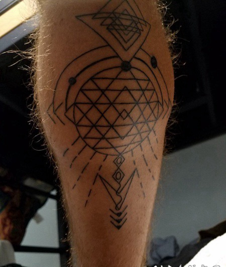 小腿上的几何线条图形风格纹身图案