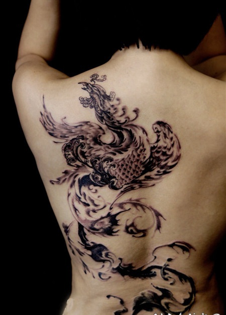 女性霸气的后背凤凰纹身图片