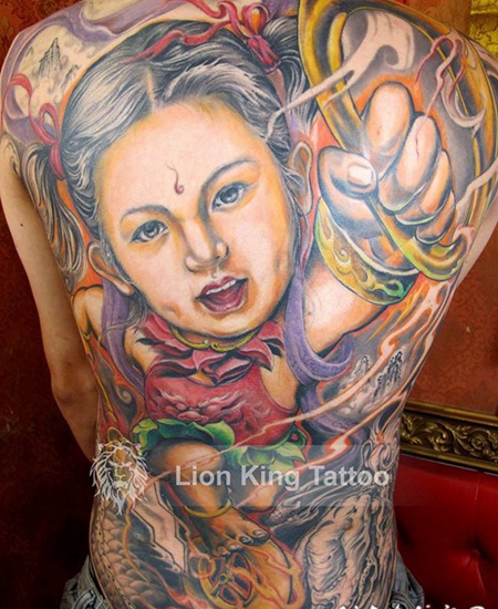 满背霸气哪吒闹海彩绘纹身图案