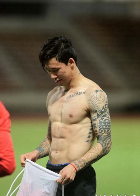 恒大张琳芃图腾花臂纹身图案