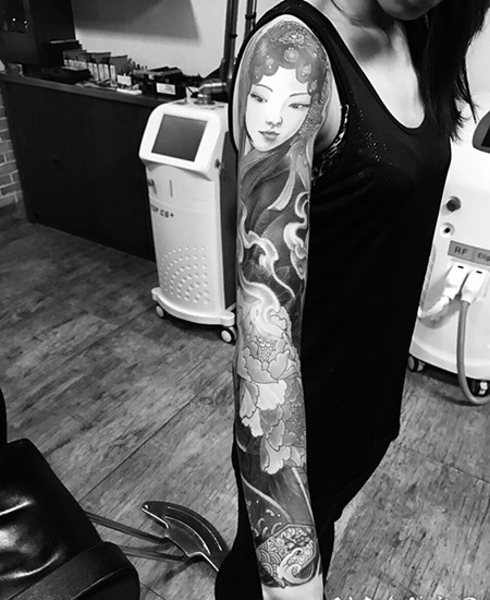 女生花旦与牡丹个性花臂纹身图案