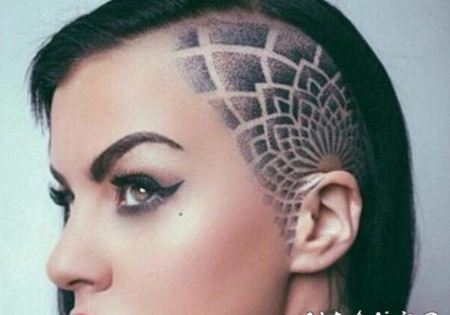 那些另类的女生头部纹身图案