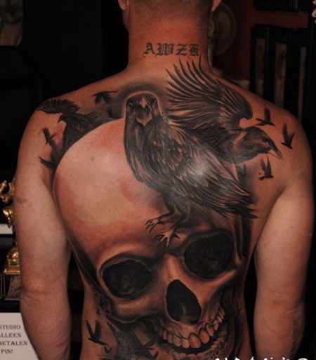 男性满背乌鸦骷髅纹身图案