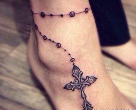 女性脚踝十字架脚链纹身图案