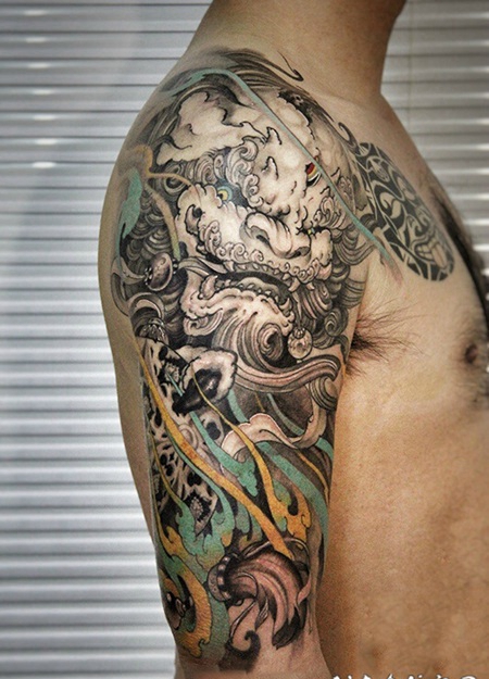 手臂霸气的安家镇宅唐狮彩绘纹身图案