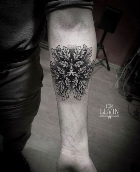 小臂上的叶子纹身图案