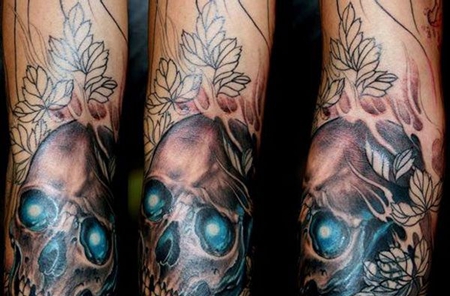 小臂骷髅叶子纹身图案