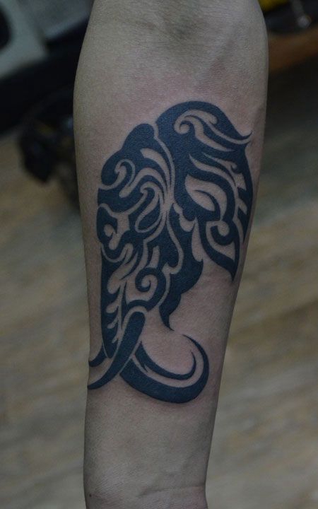 胳膊上的大象图腾纹身