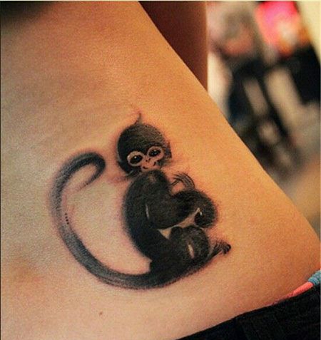 侧腰可爱猴子纹身图案