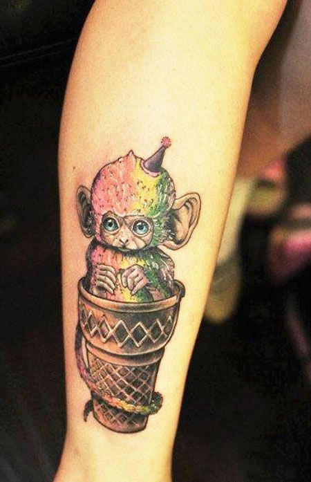 小腿上的茶杯猴纹身图案