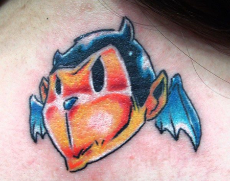 颈部后卡通猴子头纹身图案