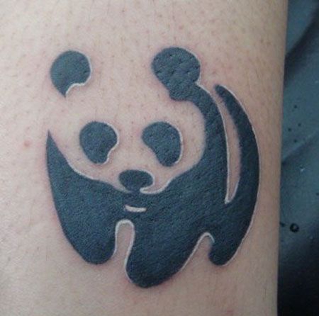 小腿上的国宝熊猫纹身