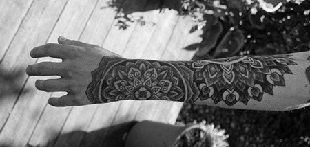 手臂曼陀罗纹身图案