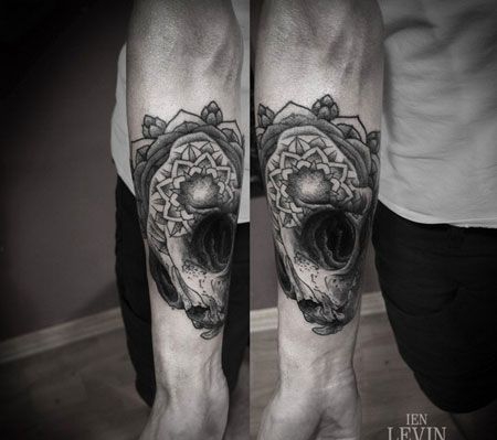 手臂曼陀罗花朵骷髅骨纹身图案