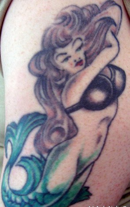 大臂美人鱼纹身图片