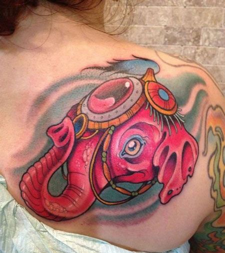 美女肩部小象纹身图案