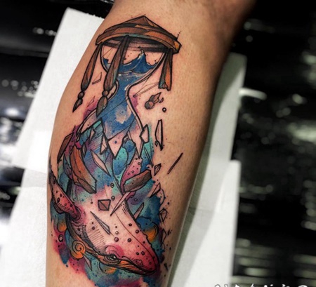 腿部全新学校风格的彩色大鲸鱼纹身图片