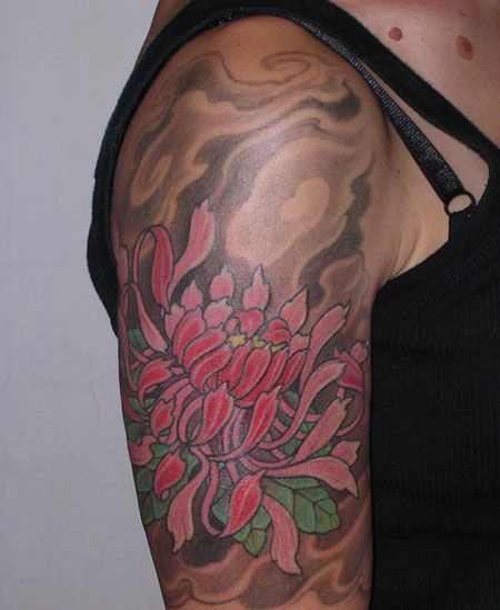 手臂菊花纹身图案