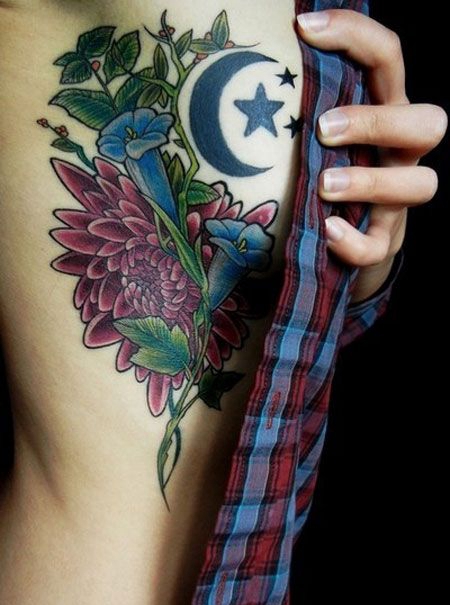 胸部性感的菊花纹身图案