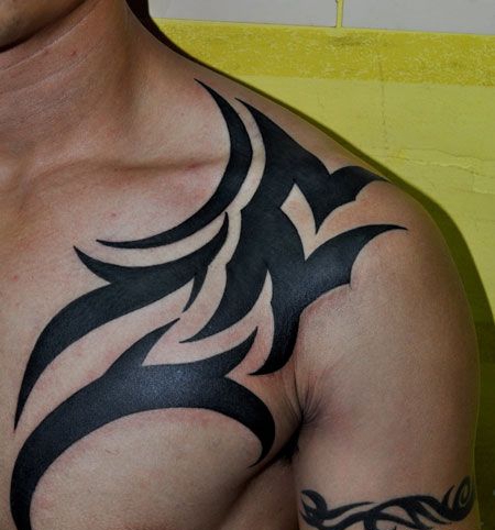 胸部图腾纹身图案