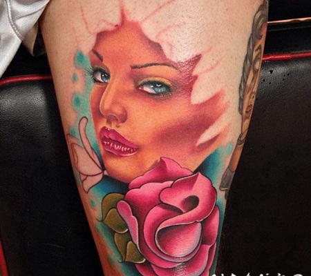 new school彩色大腿玫瑰女郎纹身图案