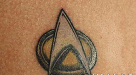 简单的星迹符号纹身图案