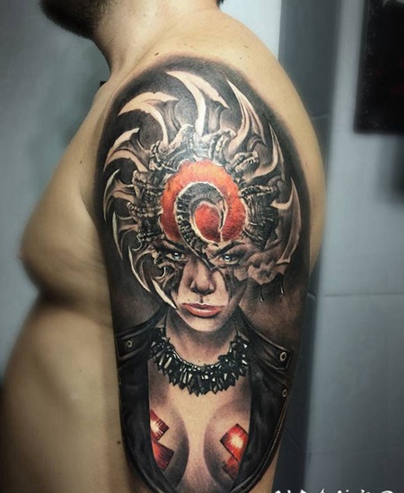 大臂未来女郎彩色纹身图案