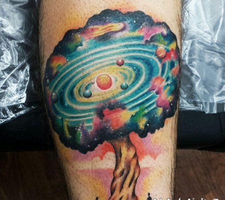 小腿彩色星空大树个性纹身图案
