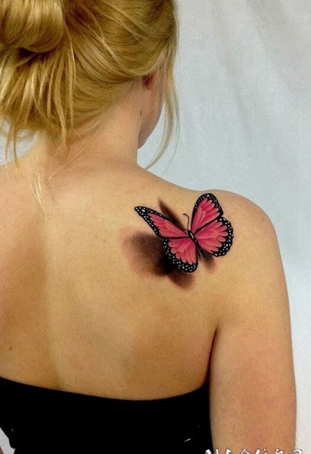 美女肩背上好看的d蝴蝶纹身图案