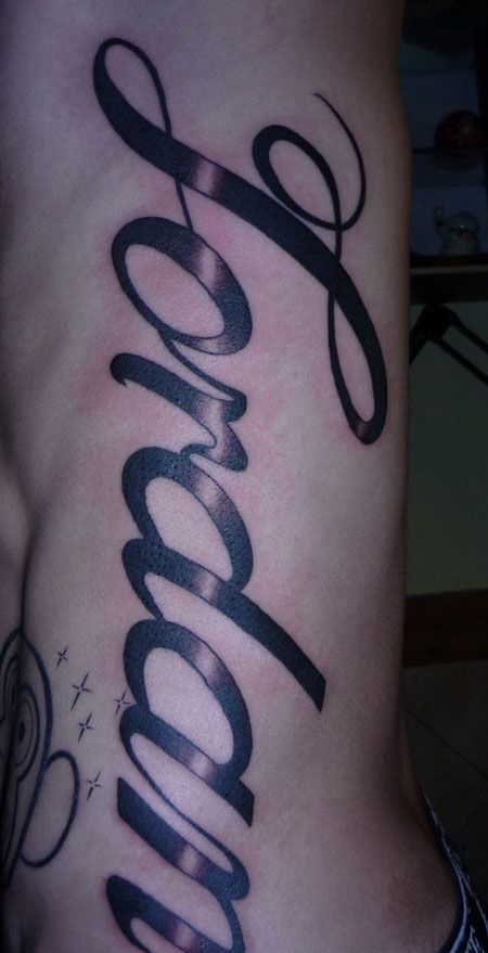 侧腰花体英文字纹身图案