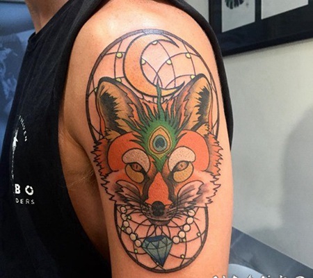 大臂old school彩色捕梦网狐狸和钻石结合纹身图案