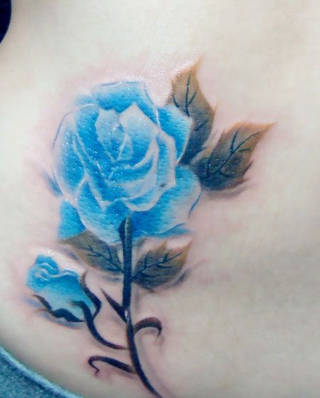 侧腰蓝色玫瑰纹身图案