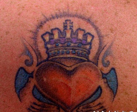 彩色的克拉达戒指纹身图案