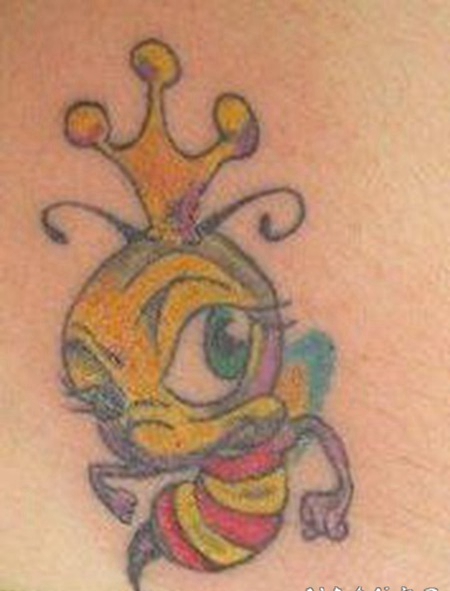 卡通蜜蜂皇冠纹身图案