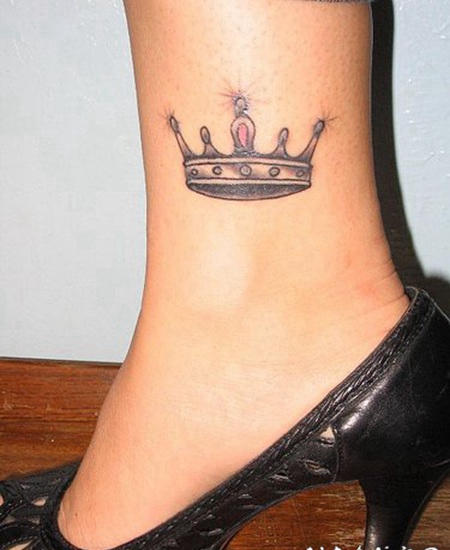 脚踝小清新皇冠纹身图案