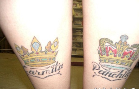 腿部两个不同的皇冠纹身图案