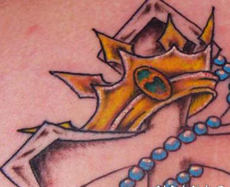 金色皇冠十字架纹身图案