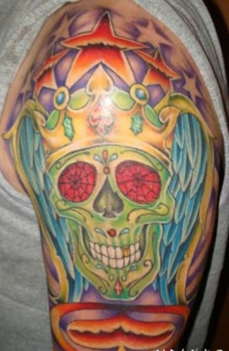 手臂彩绘皇冠骷髅纹身图案