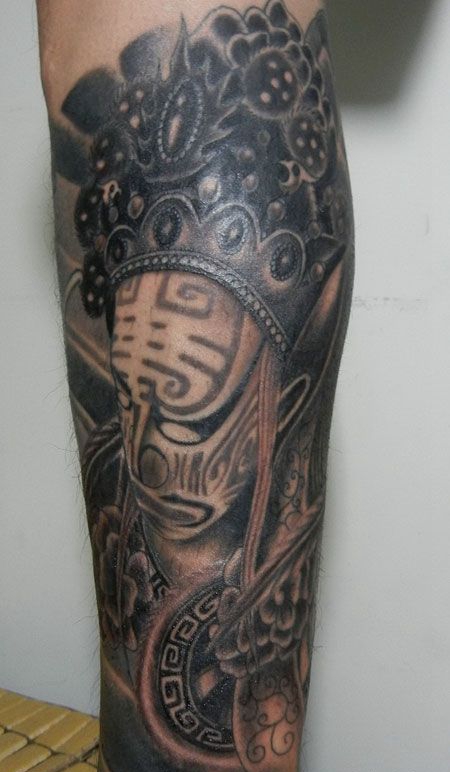 小腿上的戏子脸谱纹身图案