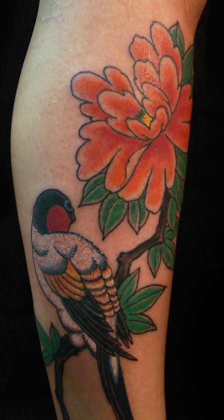 手臂小鸟牡丹花纹身