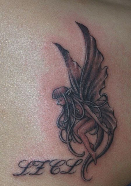 肩部蝴蝶精灵纹身图案