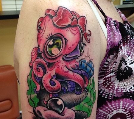 大臂可爱小章鱼珍珠纹身图案