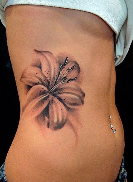 侧腰黑灰百合花纹身图案