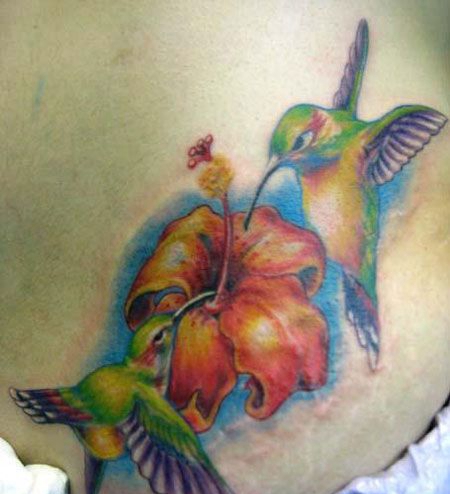 侧腰百合蜂鸟纹身图案