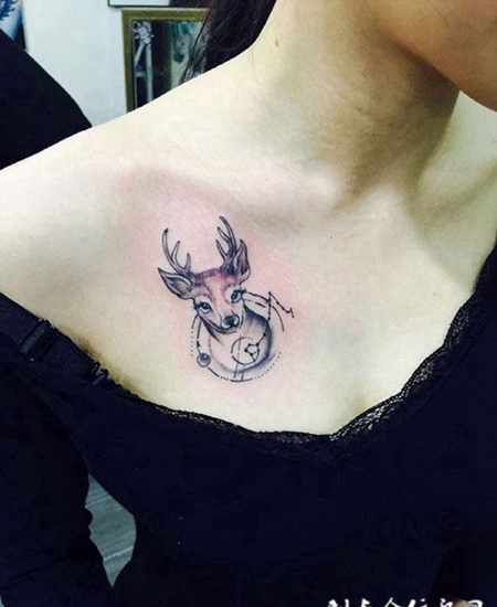 女子胸部可爱麋鹿纹身图案