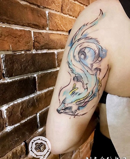 游龙潜水，手臂神龙纹身图案