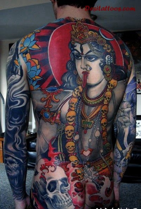 满背女王和骷髅纹身图片