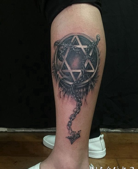 生命的枷锁，小腿六芒星铁链d纹身