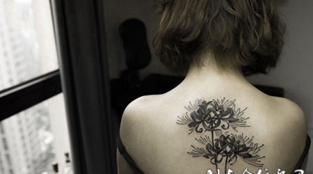 彼岸的祝福，美女后背彼岸花纹身图案